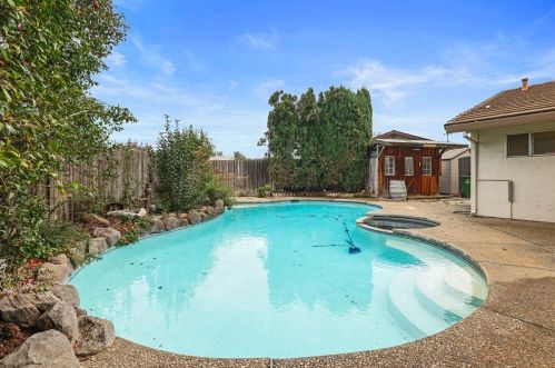 8901 Quinlan Ct, Elk Grove, CA 95624-2630