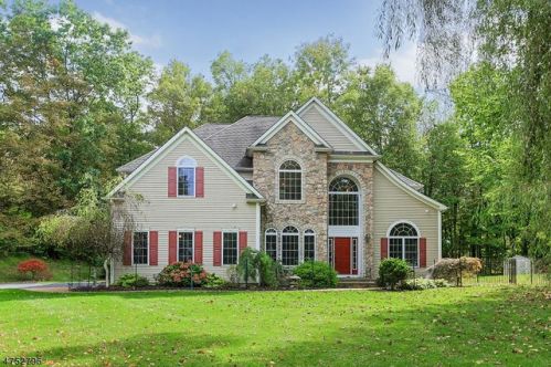 7 Autumn Trl, Fredon, NJ 07860-6139