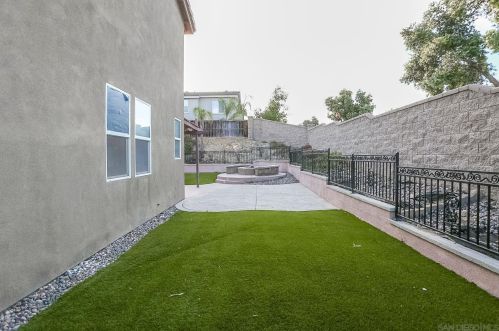 1728 Picket Fence Dr, Chula Vista CA  91915-1858 exterior