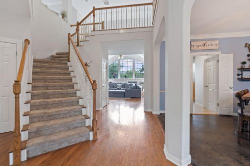 9818 Drip Rock Ln, Austin TX  78730-3572 exterior