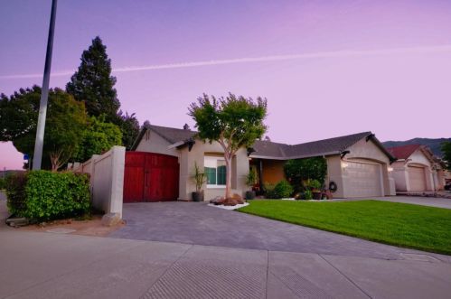 702 Vinca Ct, Gilroy, CA 95020-3405