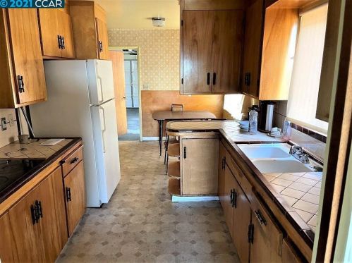 685 Yuba St, Richmond, CA 94805-1566
