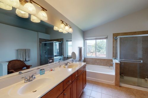 725 Bluebell Ln, Pingree Grove IL  60140-9154 exterior