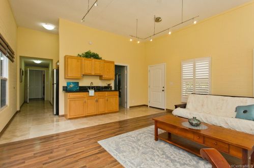 39 Makaweli St, Honolulu HI  96825-2148 exterior