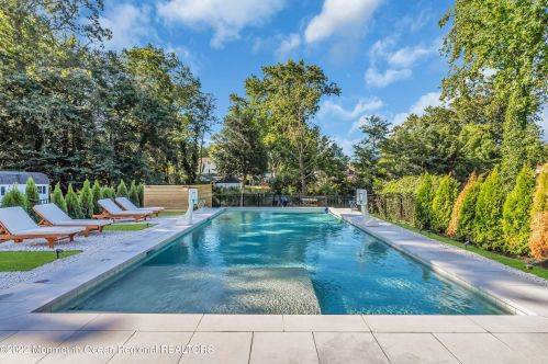 718 Grassmere Ave, Tinton Falls NJ  07712-4333 exterior