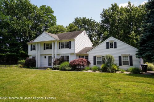37 Brasch Blvd, Middletown, NJ 07748-3163