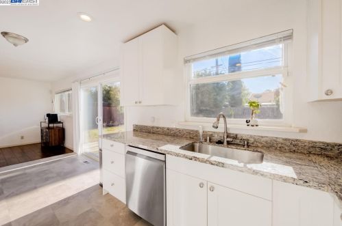 1416 Sunshine Dr, Concord CA  94520-4069 exterior