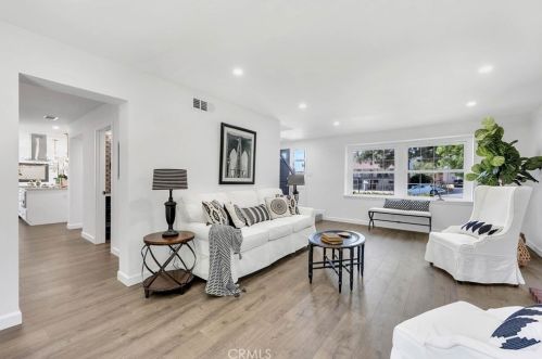 3586 Lathrop Ave, Simi Valley CA  93063-1119 exterior