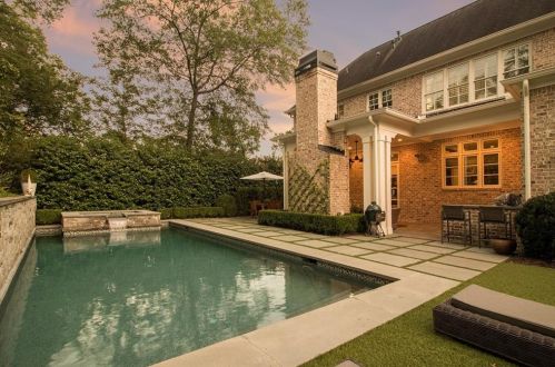 271 Hillside Dr, Atlanta GA  30342-3623 exterior
