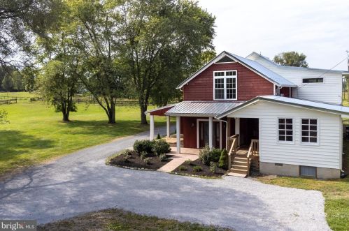 779 Persimmon Ln, Shepherdstown, WV 25443-4209