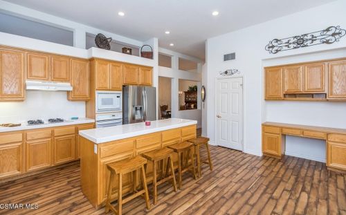 2095 Creekridge Ave, Simi Valley, CA 93065-6289