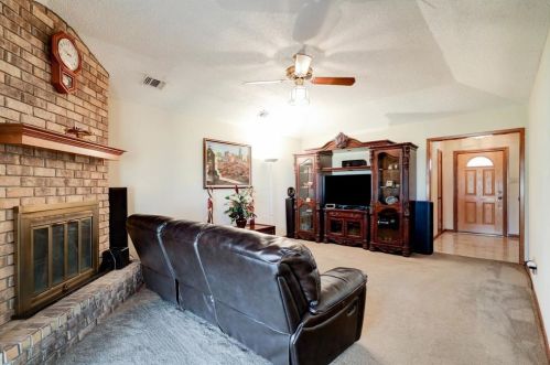 510 Lakeview Dr, Wallis, TX 77485-9155