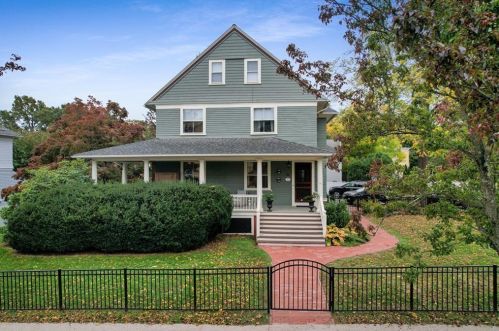 76 Bayside Ave, Warwick, RI 02888-2956