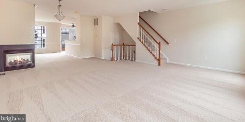 3004 Frankfurt Ct, Woodbridge, VA 22191-6201