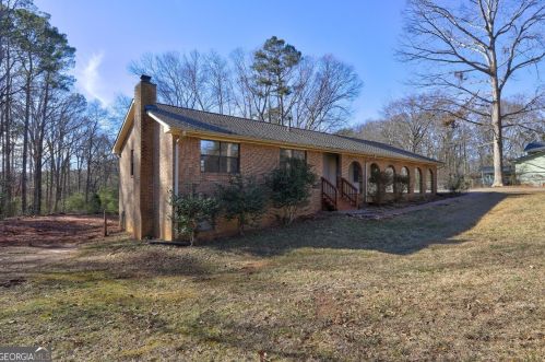 6495 Old Macon Hwy, Rex GA 30273-1852 exterior