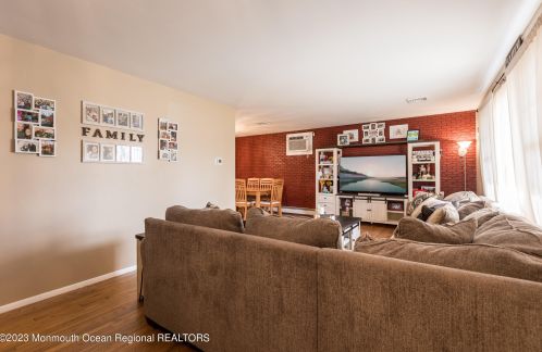 304 Farragut Dr, Lacey, NJ 08731-1813