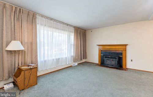 427 Holiday Dr, Aberdeen MD  21001-1813 exterior