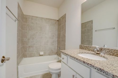 120 Reston Ct, Sycamore IL  60178-3000 exterior