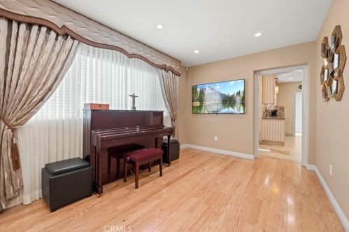 1215 Cordova Ave, Glendale CA  91207-1734 exterior