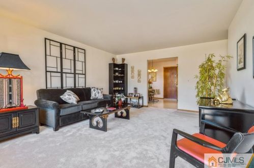 34 Philo Blvd, Edison, NJ 08837-3050