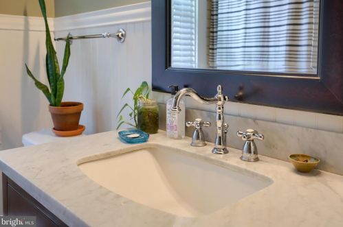 433 Walnut St, Lancaster PA  17603-3362 exterior