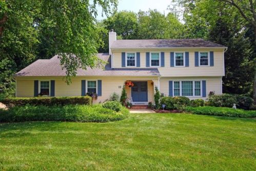 19 Ogden Ct, Middletown, NJ 07748-3149