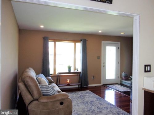 12 Eagle Ct, Erial, NJ 08081-9316
