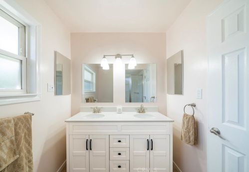 511 Century Dr, Anaheim CA  92805-2235 exterior