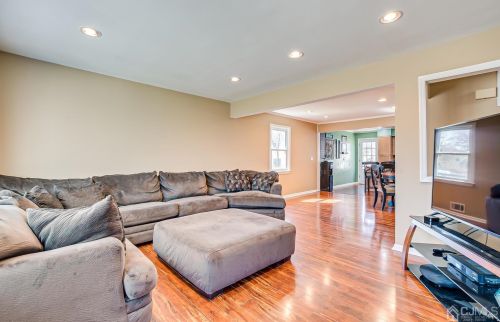 134 Orange St, Edison, NJ 08817-3567
