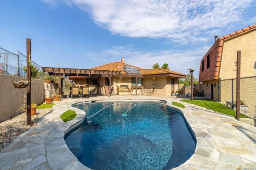 16158 Oak Springs Dr, Ramona, CA 92065-4267
