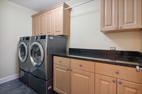 267 Middaugh Rd, Willowbrook IL  60514-1067 exterior