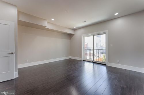 950 Front St, Philadelphia PA 19147-0043 exterior