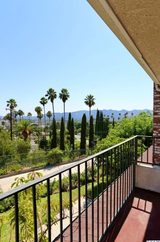 257 Cumberland Rd, Glendale CA  91202-1342 exterior