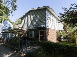6925 Ravenswood Ave, Chicago, IL 60626-3106