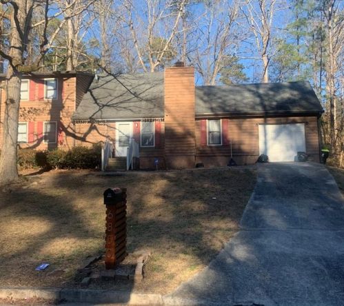 6850 Earlhurst Rd, Atlanta GA  30349-4952 exterior