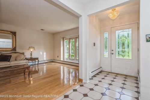 12 Bayberry Dr, Holmdel Village, NJ 07733-1040