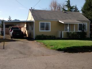 4123 Camellia St, Springfield OR  97478-5930 exterior