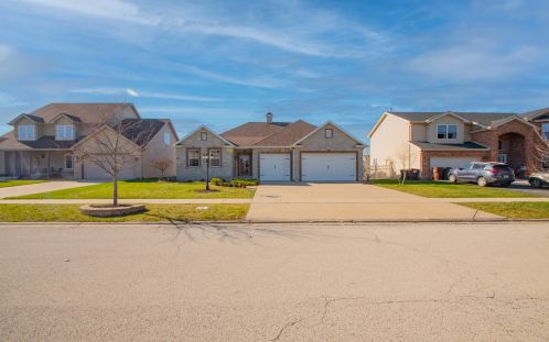 1044 Sycamore St, Sollitt, IL 60401-3470