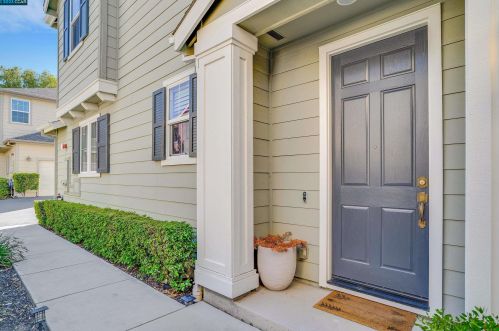704 Falling Star Dr, Pacheco, CA 94553-4843