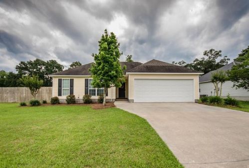 8 Eleanor Pl, Ray City, GA 31645-3723