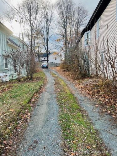 19 James St, Orono, ME 04473-4025