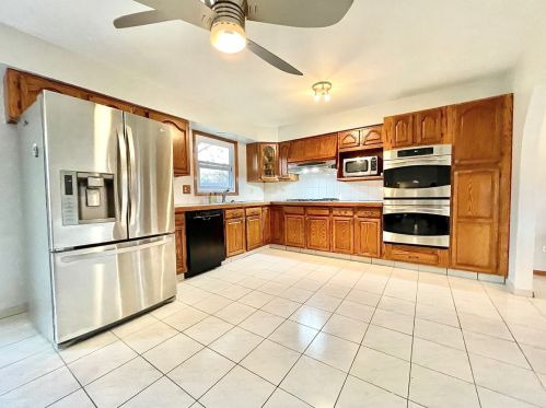 795 Tonto Ct, Carol Stream, IL 60188-1433
