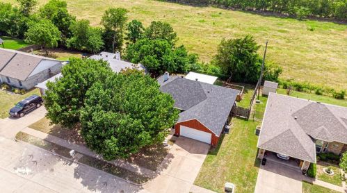 1025 Boardwalk St, Midlothian TX  76065-6742 exterior