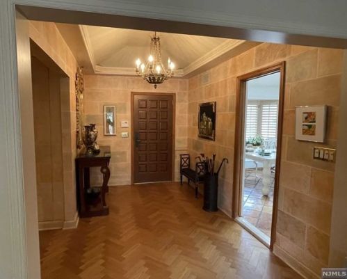 84 Rutland Rd, Ridgewood, NJ 07452-1221