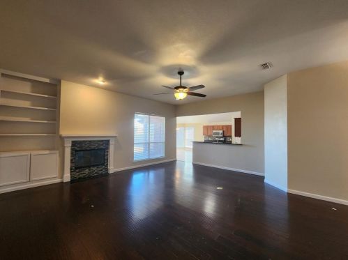 5816 Crowder Dr, Fort Worth TX  76179-7704 exterior