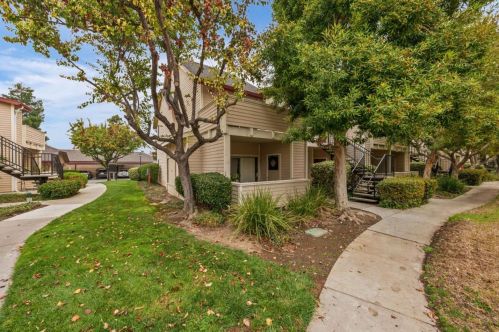 1126 Cedar Gables Dr, San Jose, CA 95118-3765