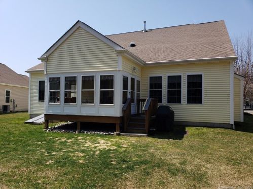 23 Wadsworth Ln, Wallingford CT  06492-2876 exterior