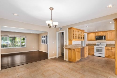 121 Barbara St, Anaheim CA  92806-3825 exterior