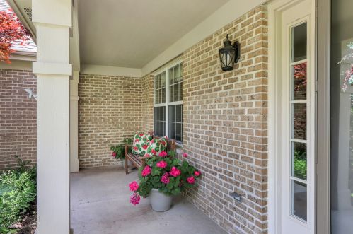 362 Old Walnut Cir, Gurnee, IL 60031-5324