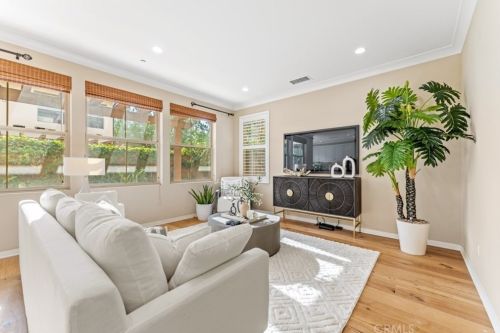 78 Rembrandt, Irvine CA  92620-7314 exterior